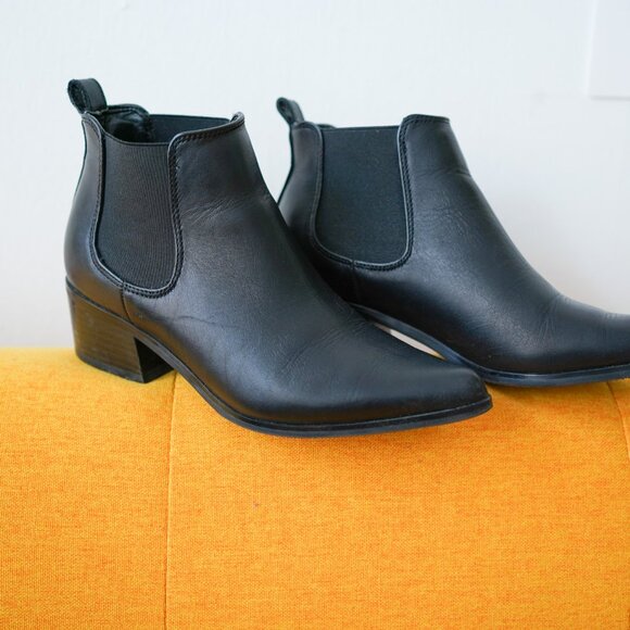 Blondo Waterproof Black Ankle Boot - Pointed - Picture 2 of 7